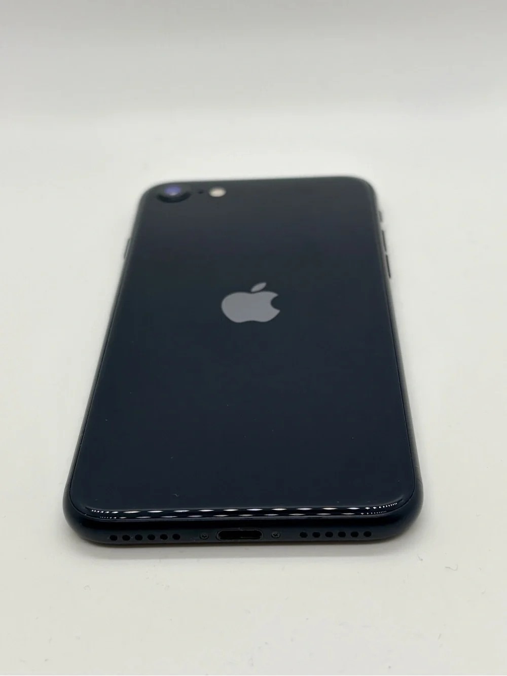 Apple iPhone SE UNLOCKED 64GB GREAT CONDITION